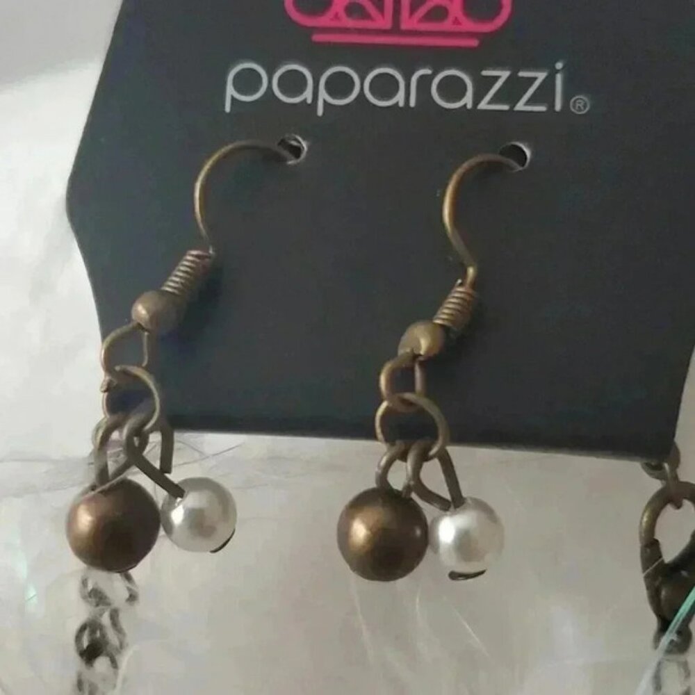 Paparazzi long brass colored necklace with earrings